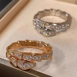 Luxuriöser modischer Schlangenknochen-Ring, Modedesigner-Ring mit Diamanten, voller Stern, offenes Ende, Damen-Designerschmuck