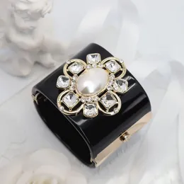 Romantic Fashion Crystal Bracelets Fashion Flower Deign Bangle Jewelry Accessory Anniversary Gift