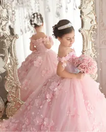 Princess Pink Flower Girl Dresses Elegant Off Shoulder Lace Appliques Handgjorda blommor Formella barn Födelsedagsfestklänningar Toddler Pageant Dress BC18094