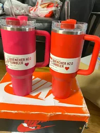 US-LAGER Bereit zum Versand, verkauft sich gut 1:1 Gleiches THE QUENCHER H2.0 Cosmo Pink Parade TUMBLER 40 OZ 304 Schluck Weinbecher Valentinstagsgeschenk Flamingo-Wasserflaschen