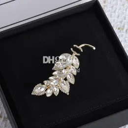 Luxury Crystal Drop Brooches Pins For Lady Designer Charm Letter Pins Brooches For Wedding Party