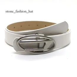 مصمم حزام Deisel Fashion جديد D حرف Doval Metal Snap Buckle للرجال والنساء متعدد الاستخدامات الأزياء المزخرفة مطابقة الديزل الحزام الفاخر 7530