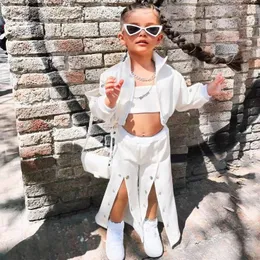 Kläderuppsättningar 1-8 år Kids Casual Outfits For Girls 2024 Autumn Children White Short Jack Crop Tops Fleared Pants Clothes