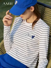 Kvinnors T-skjortor AMII minimalistiska T-shirts för kvinnor 2024 Spring Cotton Korean Letter Brodery Stripe Elegant Casual Pullover Tees Top