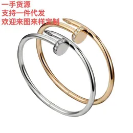 Il braccialetto originale 1to1 C-arter, elemento popolare, in oro 18 carati, da donna, verrà lanciato nell'estate del 2024C5IQ