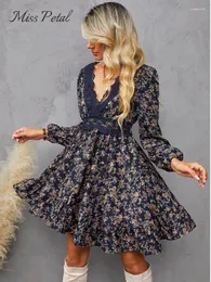 Lässige Kleider Miss Petal Ditsy Blumenspitze Minikleid für Frau Sexy V-Ausschnitt Rüschen Langarm Party 2024 Frühling Herbst Weibliche Sommerkleid