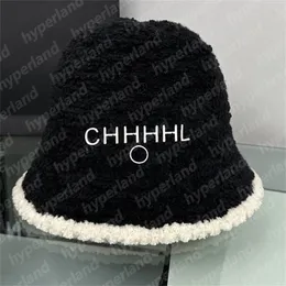 Lady Designer Fleece Bucket Hats Tall Top Formal Hats Women Luxurys Designers Fluffy Caps Sun Bonnets Winter Beanie Fitted Caps Mens C Sunhat