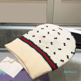 Erkek Bonnet Örgü Moda Cappello Yaratıcı Hip Hop Modern Stil Mektubu Sıcak Tasarımcı Cap Street Alışveriş Head Aksesuarları Lüks Beanie Hat Hediyesi