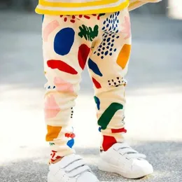 Byxor detaljhandels 2024 Barn blöjor Spring Boy Pants Färgglada löst passande flickor leggings Infantis för flicka