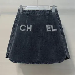 Vestidos de vestido para mulher Vestidos Mulheres Saia Designer Denim Cintura Alta Clássico Preto Cinza Split Lavado e Feito Velho Americano Retro Tendência