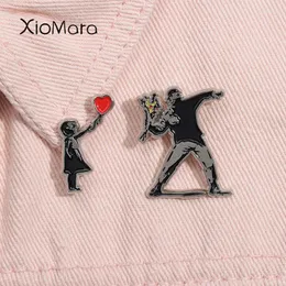 Brosches Banksy Art Emamel Pin Flower Thrower Girl With Balloon Hoppas alltid Brosch Lapel ryggsäck Badge Jewelry Gift till vänner