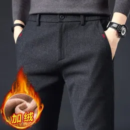 Pantaloni casual spazzolati da uomo autunno stile coreano pantaloni larghi dritti da uomo versatili slim di mezza età papà 240124