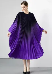 Casual Dresses Miyake Autumn Pleated Long Dress Women Batwing Full Sleeve Gradient Loose Large Size Size Party Maxi Vestidos 2024