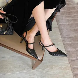 Sapatos de vestido Mulheres Sandálias Salto Fino Slingbacks Costura Decoração Dedo Apontado Frente Traseira Strap Sexy Estilo Zapatos Para Damas En Oferta