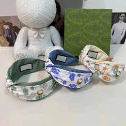 Fermagli per capelli Barrettes Designer di lusso Piccoli fiori spezzati Fasce in tessuto per capelli da donna Gioielli di alta qualità con accessori originali