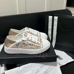 Sapatos de luxo channellies designer tênis mulheres apartamentos mulas chinelos arranhões tênis de corrida jacquard bordado senhoras formadores sapatos casuais