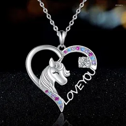 Collane con ciondolo Collana per bambini con unicorno a forma di cuore di lusso per donne Animale del fumetto Arcobaleno Cavallo Pietra portafortuna di cristallo Regalo di San Valentino