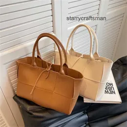 Borse a spalla da donna versione alta Borsa a tracolla Botte Venetas Intrecciato Borsa premium di grande capacità per donna 2023 Borsa a tracolla versatile primavera nuova moda Ne WN-YSN3