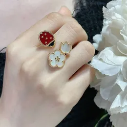 Moda klasik dört yaprak yonca bilezik desginer van cleff bilezik vcas yonca 925 sterlling gümüş fanjia ladybug ring 18k gül altın açık erik çiçeği ile kaplanmış