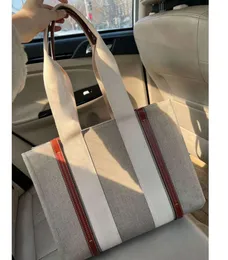 Woody Tote Bag Tasarımcı Kadın Çanta Keten Tuval Deri Kıyafet Crossbody alışveriş büyük gündelik plaj omuz cüzdanları 10a en kaliteli