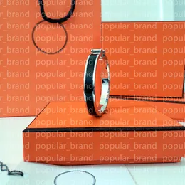 Cassic Luxury 17cm Letter Armband Designer Armband 18K Silver Armband Men armband för kvinnors armband