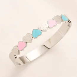 Gioielli con bracciale di design placcato in nastro Gioielli regalo di amore di alta qualità per le donne Nuovo braccialetto in acciaio inossidabile non sbiadito Commercio all'ingrosso