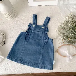 Flickaklänningar hjort Jonmi 2024 Spring Baby Girls Denim Suspenders klär koreansk stil rufsar småbarn barn avslappnade remmar