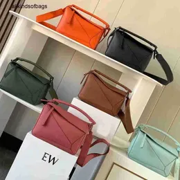 Loewwes Bulmacalar Çanta Kaynak Üreticileri Marka Modaya Geri Deri Deri Kadın Çantası Geometrik Mini Küçük Bir Omuz Crossbody Taşınabilir Yastık RJ