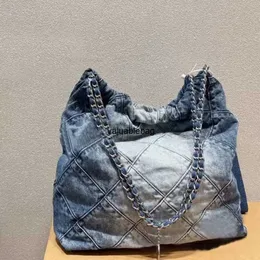 Akşam çantaları kozmetik çantalar kılıfları lüks marka cc denim omuz çantaları klasik jean alışveriş kılıfları 22 çanta, gümüş zincir donanımının içinde cüzdanlarla