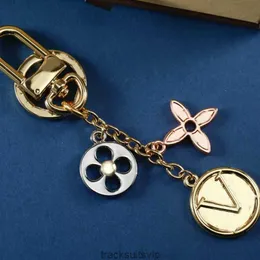 Designer Keychains Letter Keychain Bag Charm Pendant Car Keyring Gold Key Chain Fashion Mens Women key ring 2308183Z