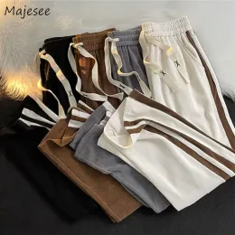 Dresspants Mężczyźni spodnie dresowe paski boczny Jogger 4 colors workowate pantelones studenci Corduroy Koreańskie streetwearne spodni vintage s3xl