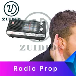 Radio ZUIDID Escape Room Radio Prop stellt das Radio auf das richtige UKW-Frequenzband ein, um das geheime Room-Escape-Spiel mit Audiohinweisen zu erhalten
