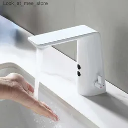 Torneiras de pia do banheiro todas as torneiras de latão branco torneira do banheiro inteligente sem contato torneira da bacia Q240301