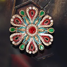 Brooches Baroque Court Retro Hollow Out Crystal Rhinestone Badge Brooch Suit Coat Lapel Pin Fashion Christmas Dress Accessories