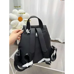 Evrak çantası yeni tasarımcı naylon sırt çantası kadın omuz çantası klasik unisex el çantası siyah sırt çantası üçgen logo metal fermuarlı kaliteli erkekler çok cepli okul çantası 2024