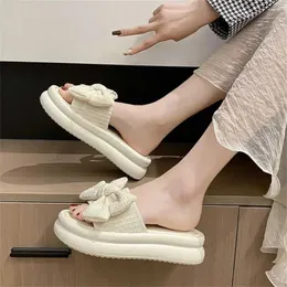 Sandaler utseende ökar massiv lyxdesigner Slipper White Women Shoes Women's Black Loafers Sneakers Sport