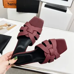 Designer-Sandale für Damen, klassische Damen-Sandalen mit quadratischer Zehenpartie, Kreuzgewebe, offene Zehen, flache Sandalen, flache Pantoletten, strukturierte Gummisohle, Badeschuh für Damen, Größe 35–42