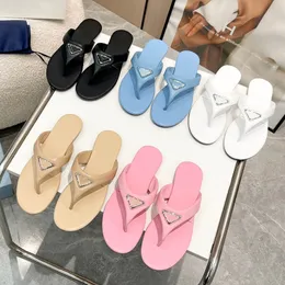 Designer Summer Womens Sandals Simple and Smooth Style Exquisite Fashion Slide Slippers Leather Square Head Triangle Metal Herringbone Slippers