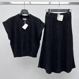 Zweiteiliges Damenkleid der europäischen Modemarke, schwarzes Leinen-Kaschmir-Mischgewebe, Ganzkörper-Pailletten, kurze Ärmel, Strickset mit Midirock