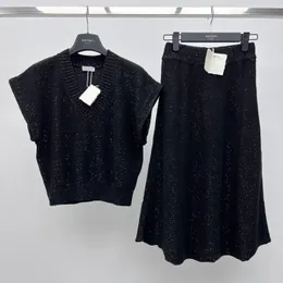 Abito a due pezzi da donna Marchio di moda europeo misto lino misto cashmere con paillettes a corpo intero maniche corte con gonna midi lavorata a maglia