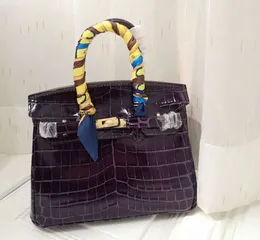 Designer väskor lyxiga mode totes 2024Autumn/vinter Nytt krokodilmönster Kohid Bag Bright Leather Womens Bag Fashion One Shoulder Handheld High Quality