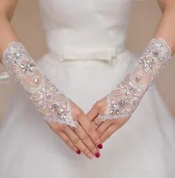 Billig kort spets brud brudhandskar bröllopshandskar pärlstav kristaller bröllopstillbehör spetshandskar för brudar fingerlösa under el5742358