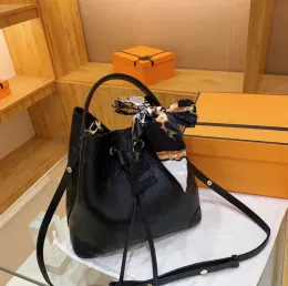 Handbag Women's shoulder bag, PU material, bamboo handle, magnetic buckle opening and closing method, super large capacity