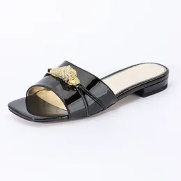 Buty Designerskie Buty dla kobiet Rhinestone Summer Flat Sandals 2024 Gold Classic Funny Slides Wysokiej jakości luksus