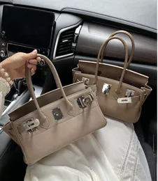 Designer Bags Luxury Fashion Totes New Long Handbag Silver Button Head Layer Cowhide Fashion One Shoulder Handbag Lock Buckle Leather Womens High quality bag