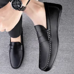 2024 여름 뉴스 컬러 로우 탑 플랫 콩 신발 남성 유행 패션 캐주얼 가죽 신발에 대형 남성용 신발 t6