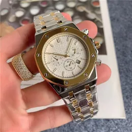 Mężczyźni Watch Six Automatyczny zegarek mechaniczny Wysokiej jakości Kalendarz ze stali nierdzewnej Trzy oczy Sapphire Designer Watch