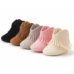 Första vandrare födda Baby Boys Girls Sneakers Tassel Små varma stövlar mjuka solade vandringsskor Spädbarn Toddler Anti-slip