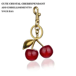 Söt Cherry Charm Handbag Pendant Keychain Womens utsökta Internet-FAMOUS Crystal Cherry Bag Tillbehör Högklassig hänge 240228