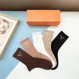 Designer mens and womens socks black white brown khaki champagne sports socks letters comfortable pure cotton breathable socks 5 pieces per box Hosiery 5 colour